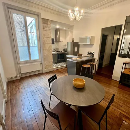 Spacieux T2 Centre Ville De Poitiers Apartamento *