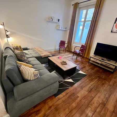 Beautiful 1 Bedroom - *